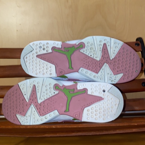Girls Nike air Jordan 6 in pink and green - Picture 3 of 3